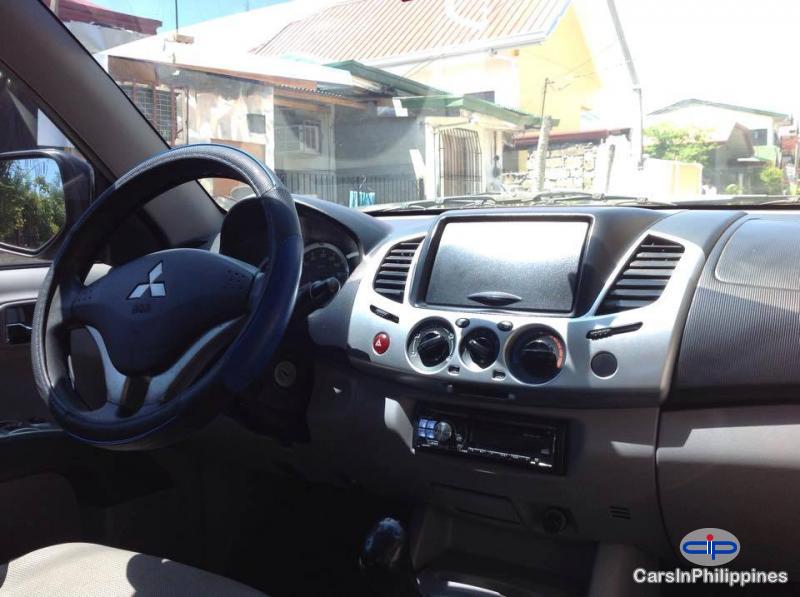 Mitsubishi Strada Manual
