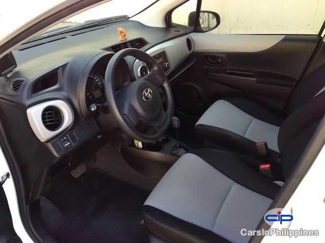 Pictures of Toyota Yaris Automatic 2012