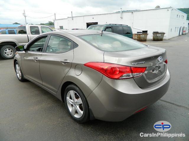 Hyundai Elantra Automatic 2013 - image 4
