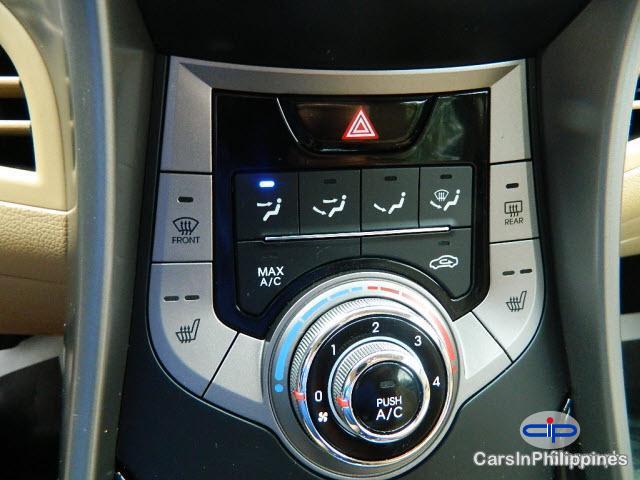 Hyundai Elantra Automatic 2013 - image 8