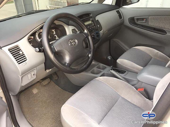 Toyota Innova Automatic 2010 - image 5
