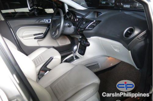 Ford Fiesta - image 5