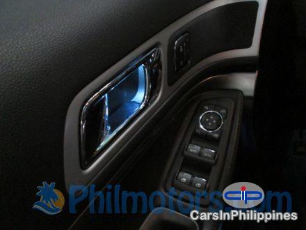 Ford Explorer Automatic - image 6