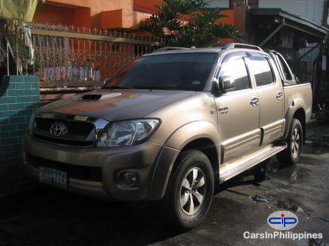Toyota Hilux Automatic - image 2