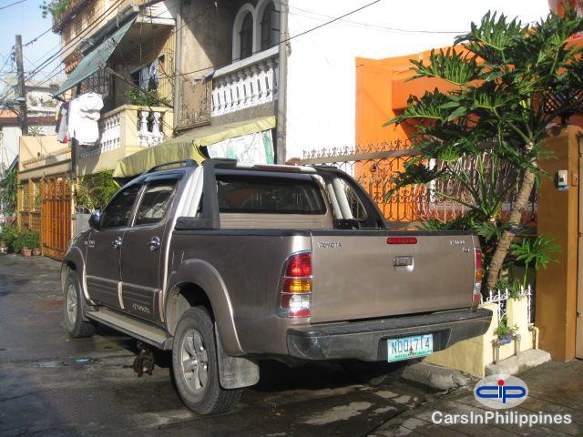 Toyota Hilux Automatic - image 3