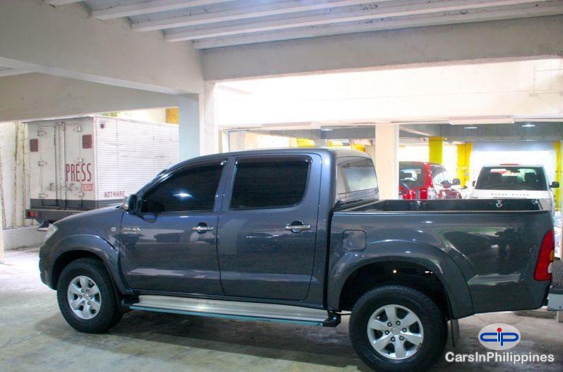 Toyota Hilux Automatic - image 9
