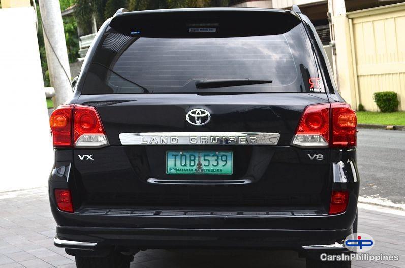Toyota Land Cruiser Automatic - image 12