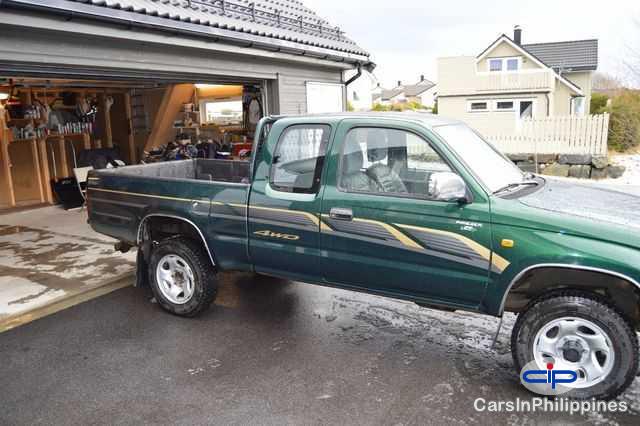 Pictures of Toyota Hilux Manual 2002