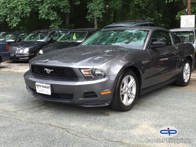 Ford Mustang Automatic 2010 - image 2