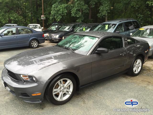 Ford Mustang Automatic 2010 - image 3