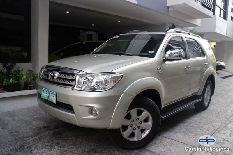Picture of Toyota Fortuner Automatic 2011