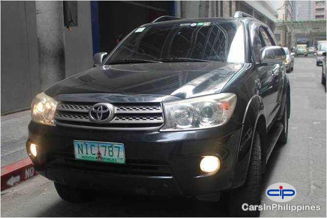 Picture of Toyota Fortuner Automatic 2010