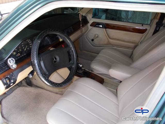 Mercedes Benz Manual 2002 - image 2
