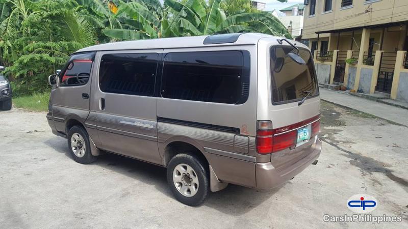 Toyota Hiace Automatic - image 4