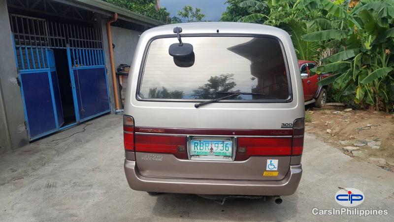 Toyota Hiace Automatic - image 6
