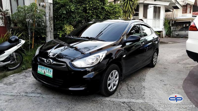 Hyundai Accent Automatic - image 2