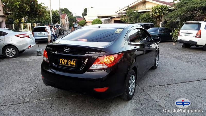 Hyundai Accent Automatic - image 3