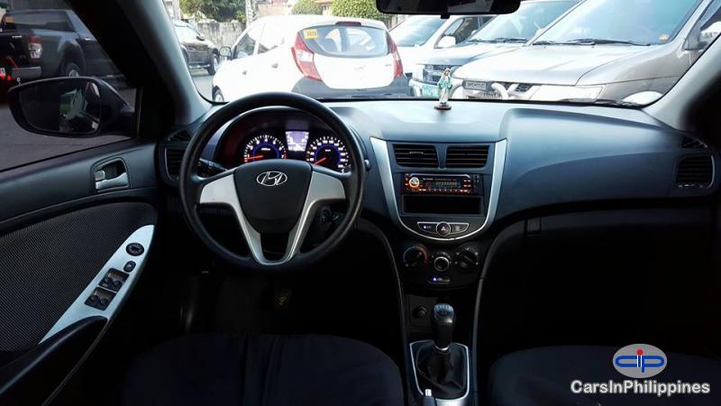 Hyundai Accent Automatic - image 4