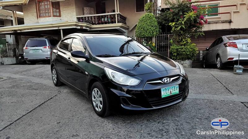 Hyundai Accent Automatic - image 5