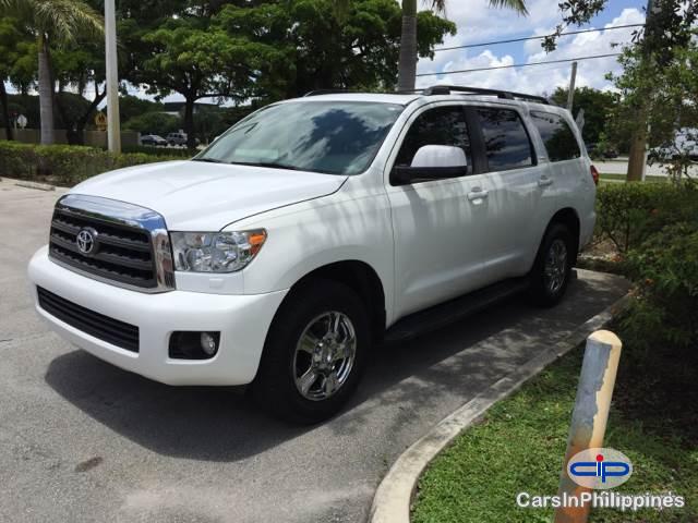 Toyota Sequoia Automatic 2011 - image 2