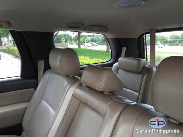 Toyota Sequoia Automatic 2011 - image 5