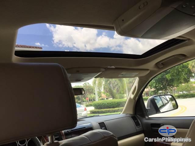 Toyota Sequoia Automatic 2011 - image 7