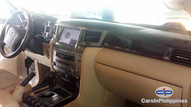Lexus LX Automatic 2011 - image 2