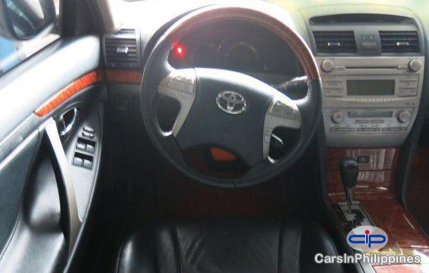 Toyota Camry - image 2