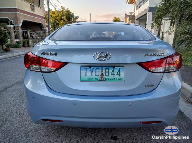 Hyundai Elantra Automatic - image 3