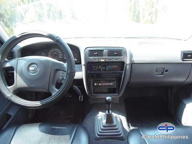 Nissan Frontier Manual 2000 - image 2