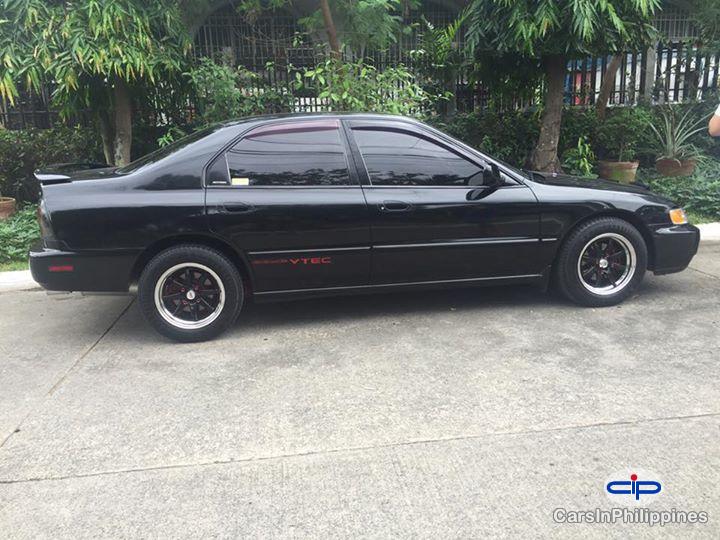 Honda Accord Automatic - image 4