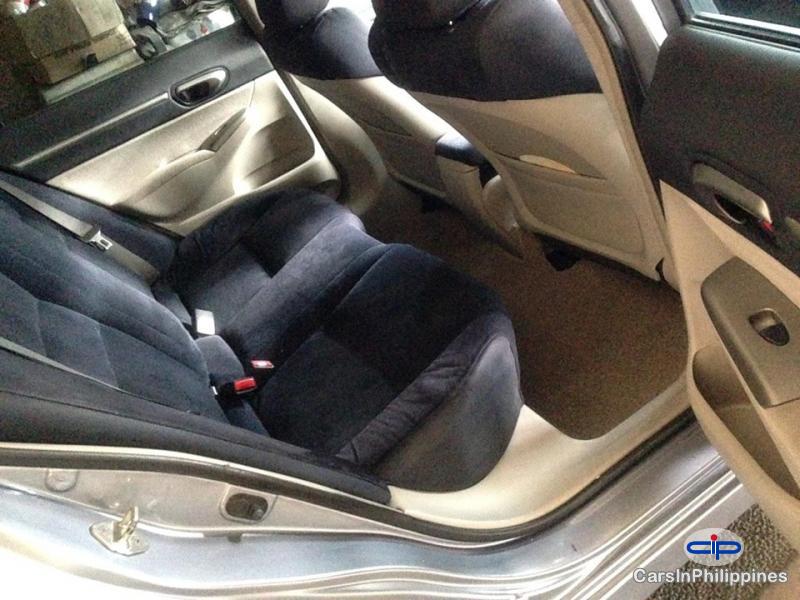 Honda Civic Automatic - image 8