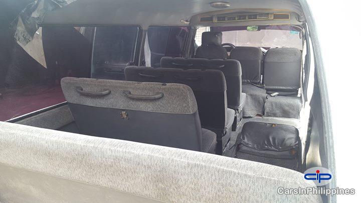 Toyota Hiace Manual 2001 - image 5