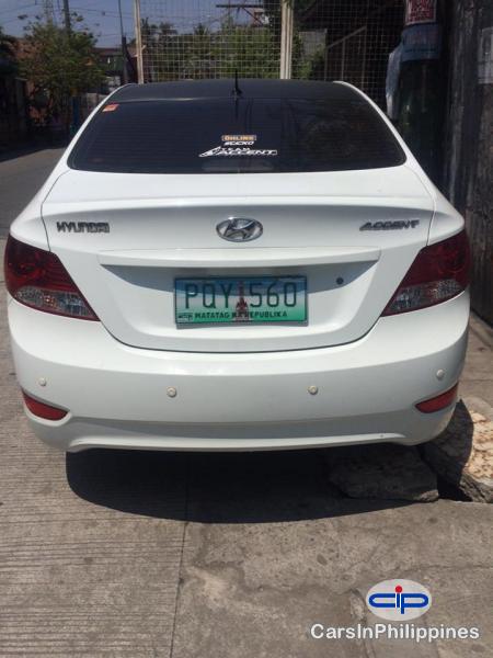 Hyundai Accent Automatic - image 4