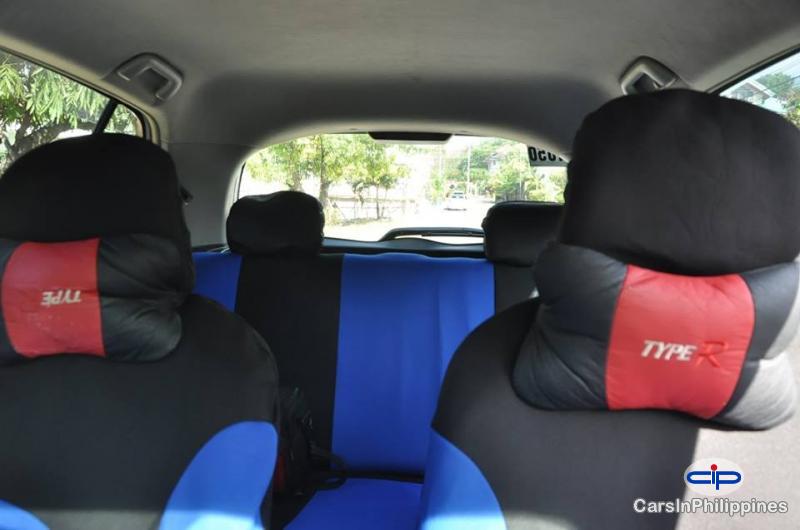 Toyota Yaris Automatic - image 6