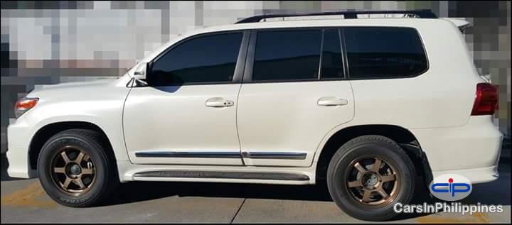 Toyota Land Cruiser Automatic - image 2