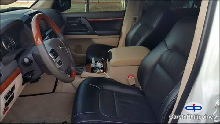 Toyota Land Cruiser Automatic - image 6