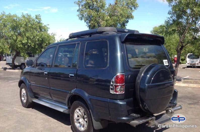 Isuzu Crosswind Manual 2010 - image 2
