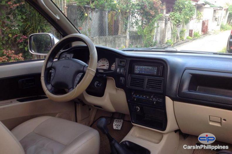 Isuzu Crosswind Manual 2010 - image 3