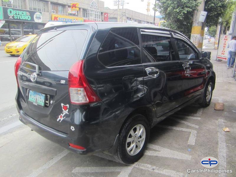 Toyota Avanza Automatic - image 2