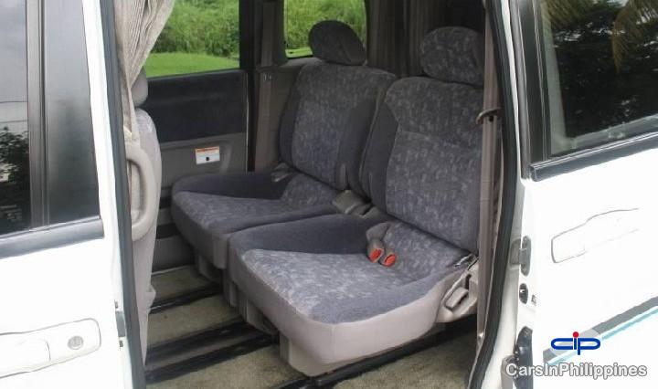 Nissan Serena Manual 2010 - image 2