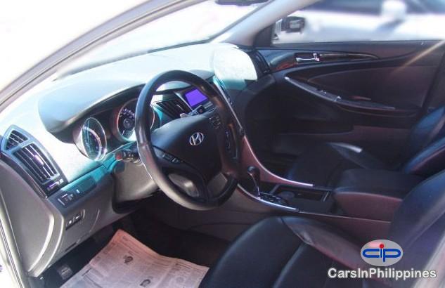 Hyundai Sonata - image 2