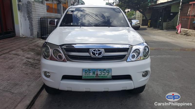Toyota Fortuner - image 2