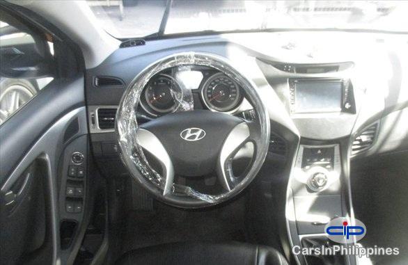 Hyundai Elantra Automatic 2014 - image 5