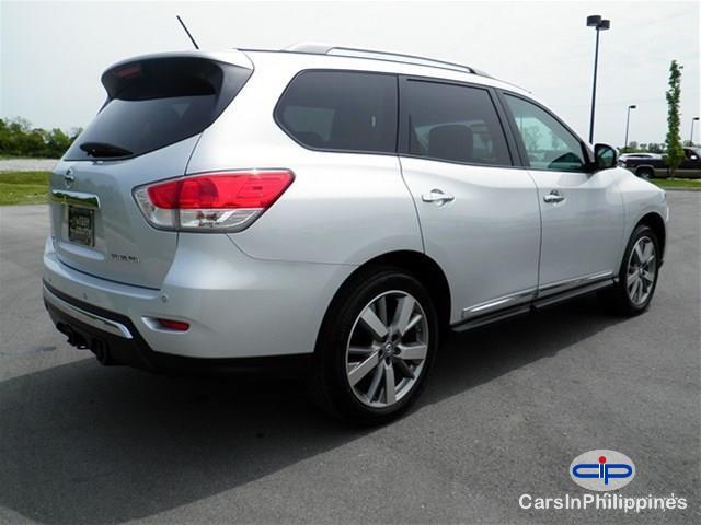 Nissan Pathfinder Automatic 2013 - image 6