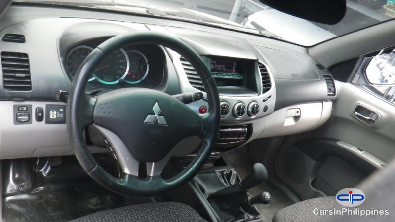 Mitsubishi Strada Manual 2010