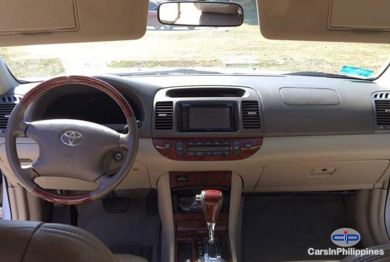 Toyota Camry - image 2