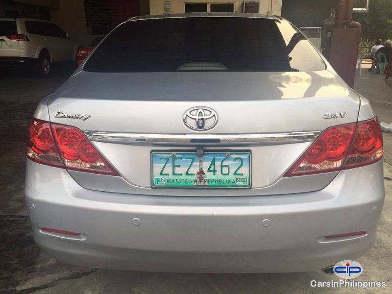 Toyota Camry Automatic - image 3