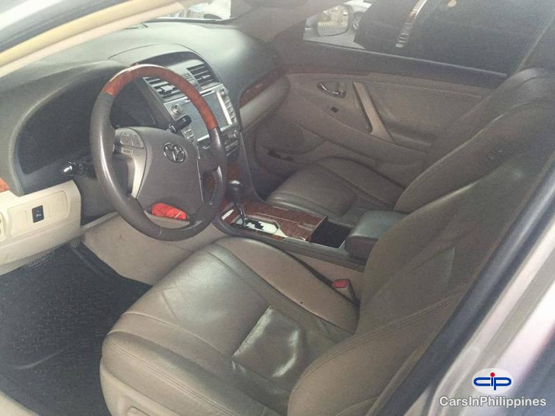 Toyota Camry Automatic - image 7