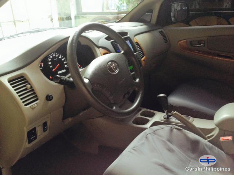 Toyota Innova Automatic 2011 - image 4
